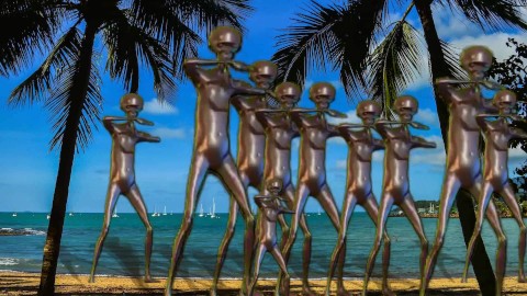 エイリアンにハワードが、彼は自分自身をクローン化した